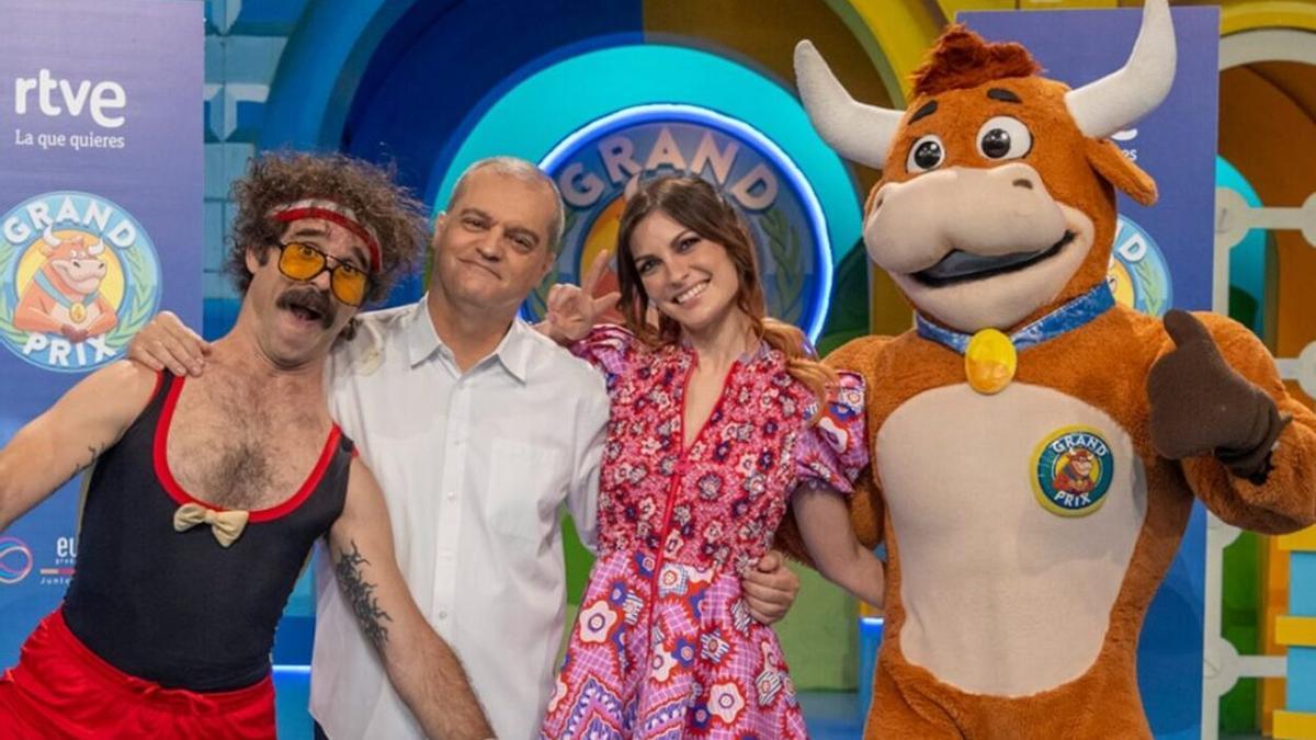 Ramón García, Cristinini, Wilbur y la vaquilla en 'El Grand Prix'