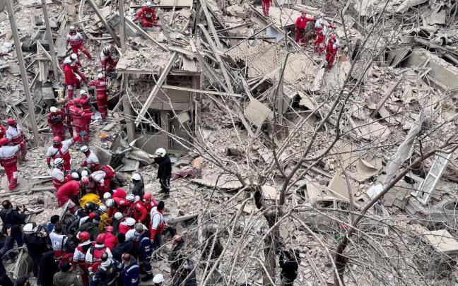 Edificio bombardeado en Teherán.