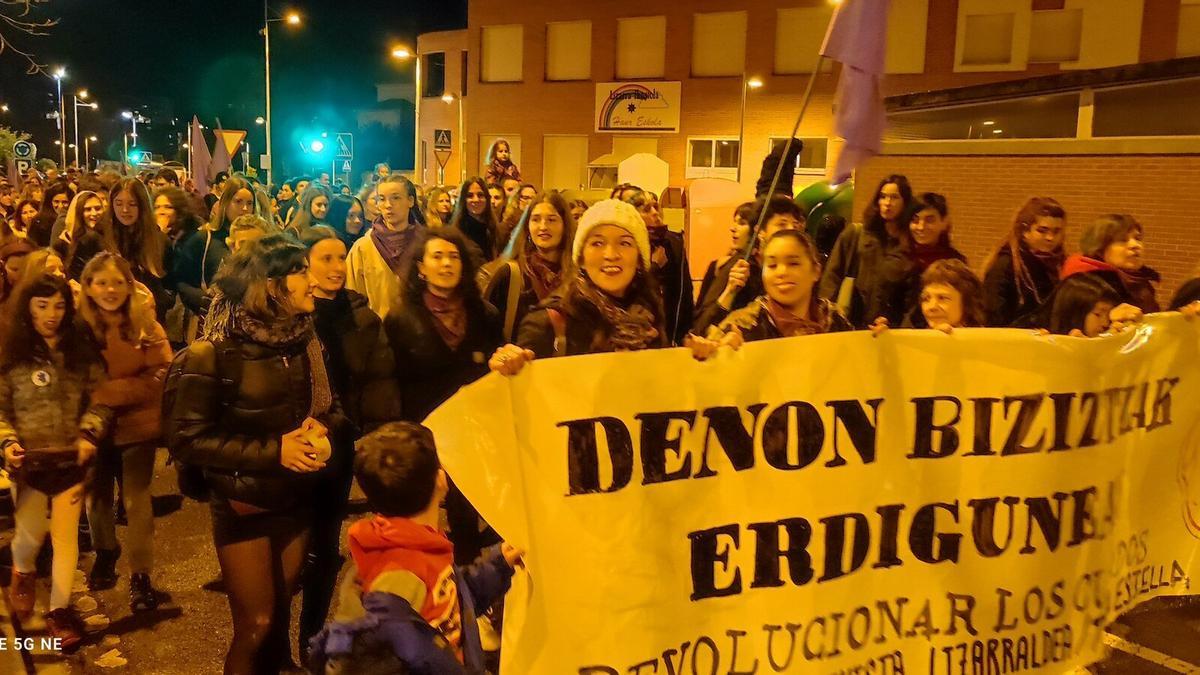 Una gran marcha partió de la plaza de la Coronación hacia los Fueros.