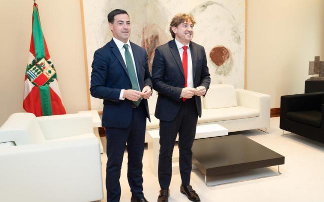 El lehendakari, Imanol Pradales, con el secretario general del PSE, Eneko Andueza, este lunes / Amaya Diaz-Emparanza/PSE El lehendakari, Imanol Pradales, con el secretario general del PSE, Eneko Andueza, este lunes