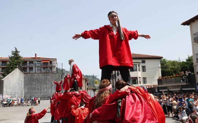 Aurtengo Axeri dantzaren irudia.