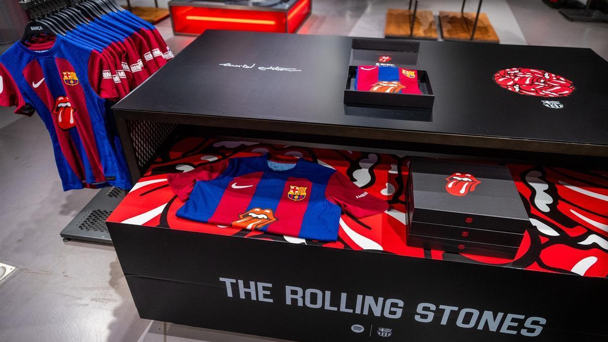 Las camisetas del Barcelona con el logo de los Rolling.