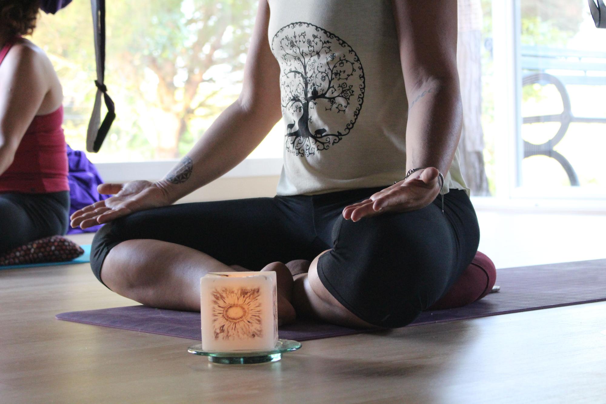 Zeru Lur ofrece clases de alta calidad que ayudan a las personas a mejorar su flexibilidad, fuerza, equilibrio.