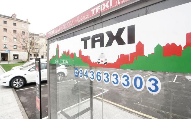 Parada de taxis en Irun / Ruben Plaza