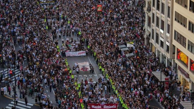 Imagen de archivo de una manifestación con el lema 'Mazón a presó'.
