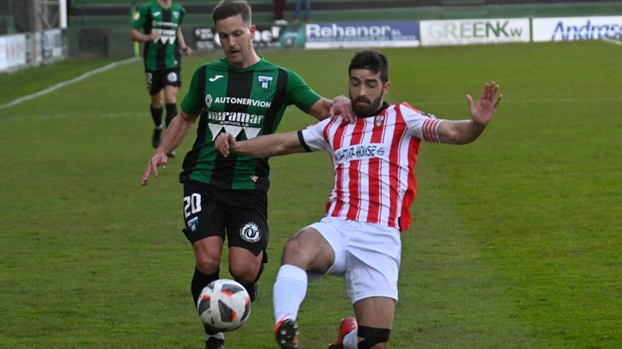 Leandro, en una acción ante el UD Logroñés B.