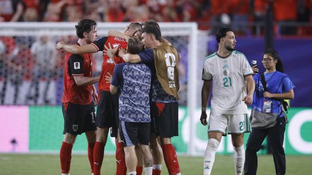 Los jugadores austríacos celebran el pase a dieciseisavos.