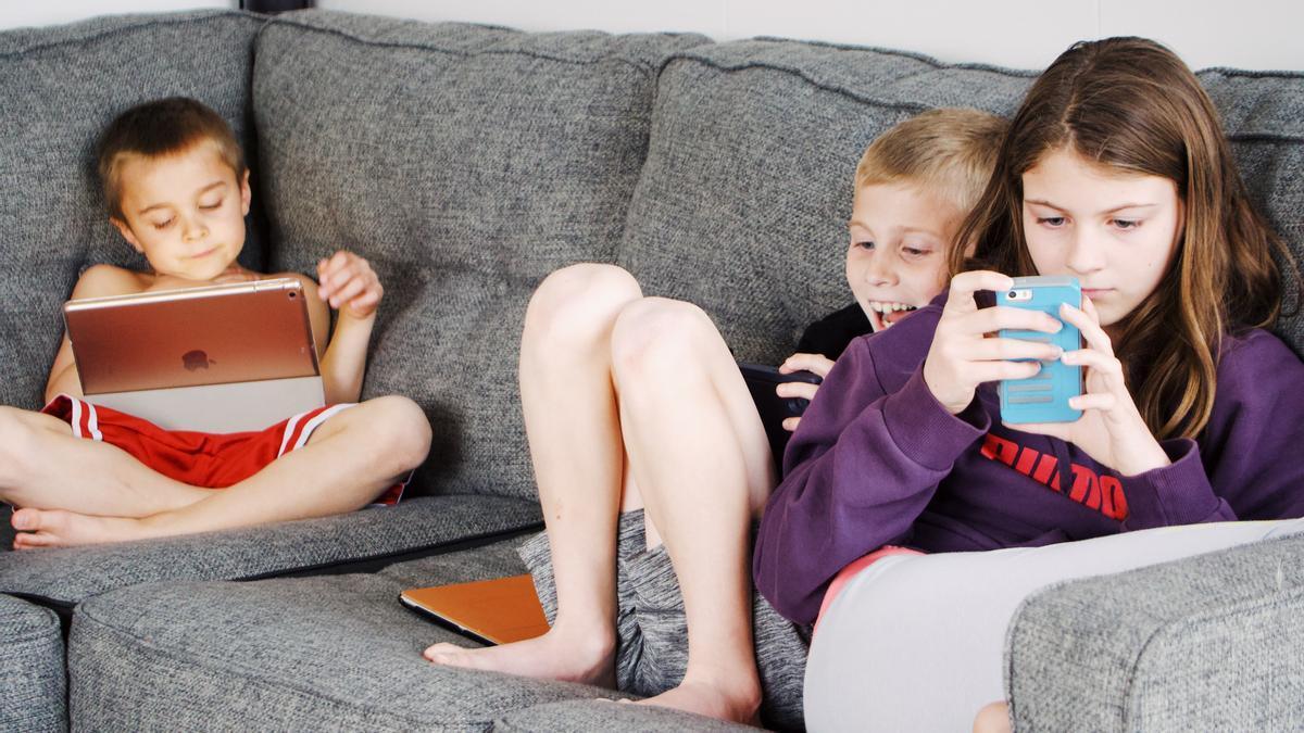 El uso de ‘smartphones’ y de tablets se inicia cada vez a una edad más temprana.