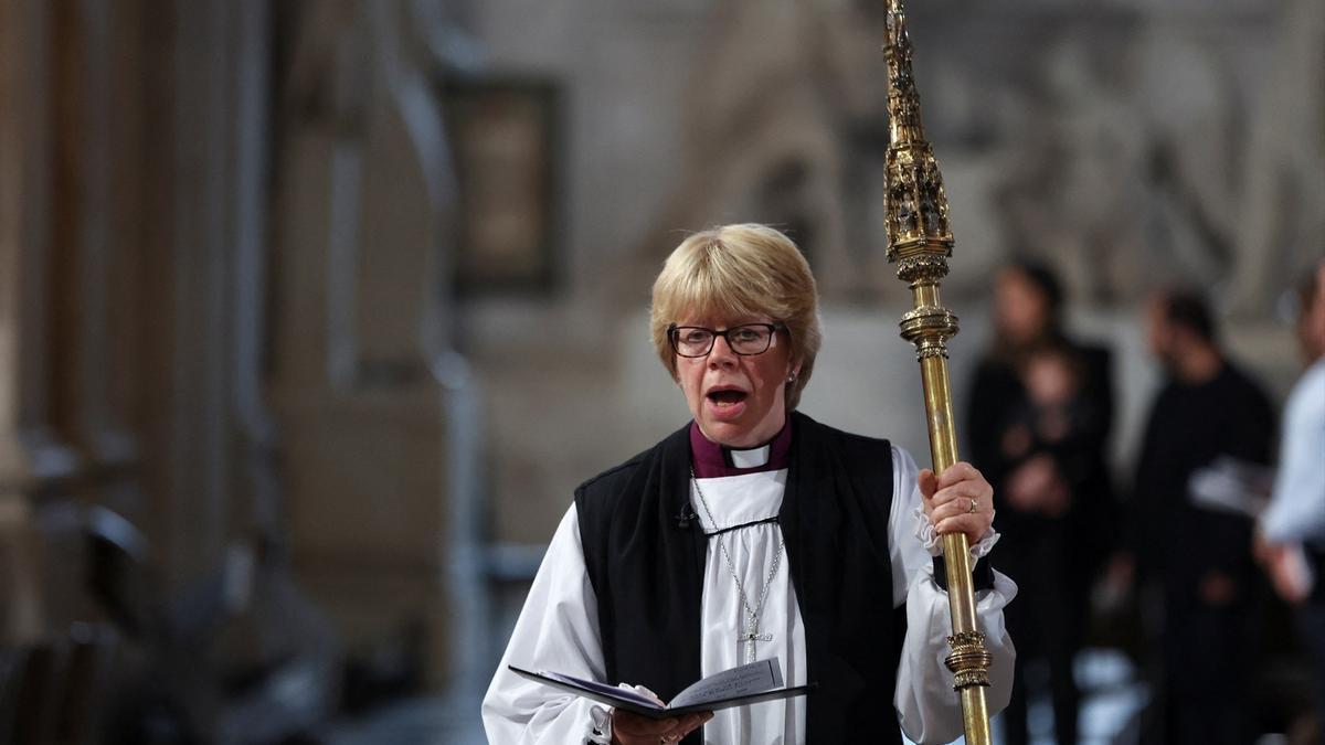 La obispa Sarah Mullally será la primera mujer en la historia en asumir los cargos de arzobispo de Canterbury.