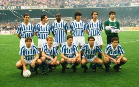 Alineación txuri-urdin en la última victoria de la Real en el Camp Nou. / N.G.