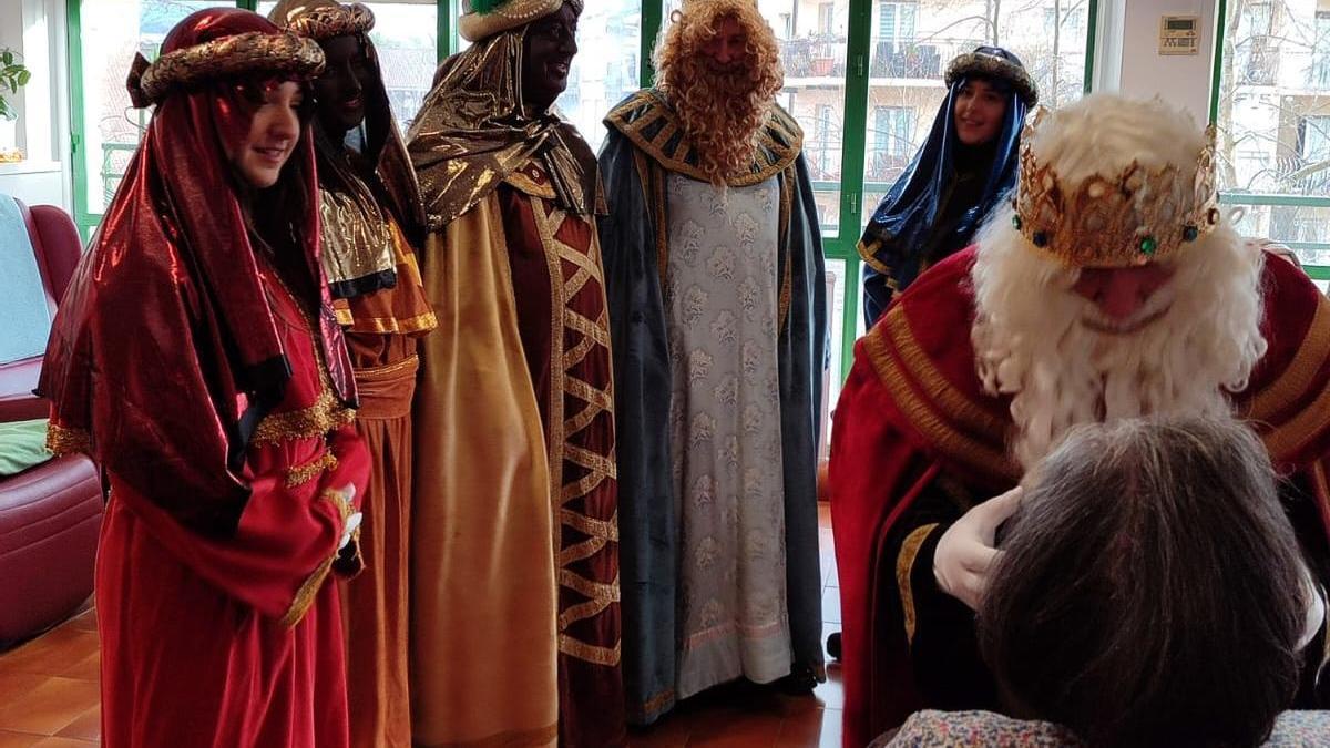 Los Reyes Magos en la residencia de ancianos