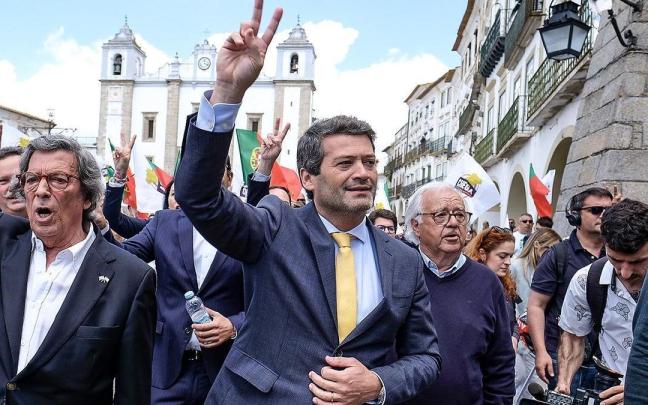 El líder del partido de ultraderecha portugués Chega, André Ventura, en un acto de campaña. / EFE El líder del partido de ultraderecha portugués Chega, André Ventura, en un acto de campaña.