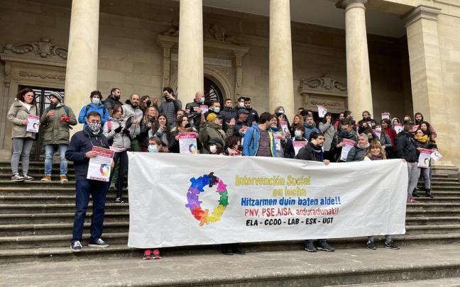 Protesta celebrada durante la pandemia en el Palacio foral.