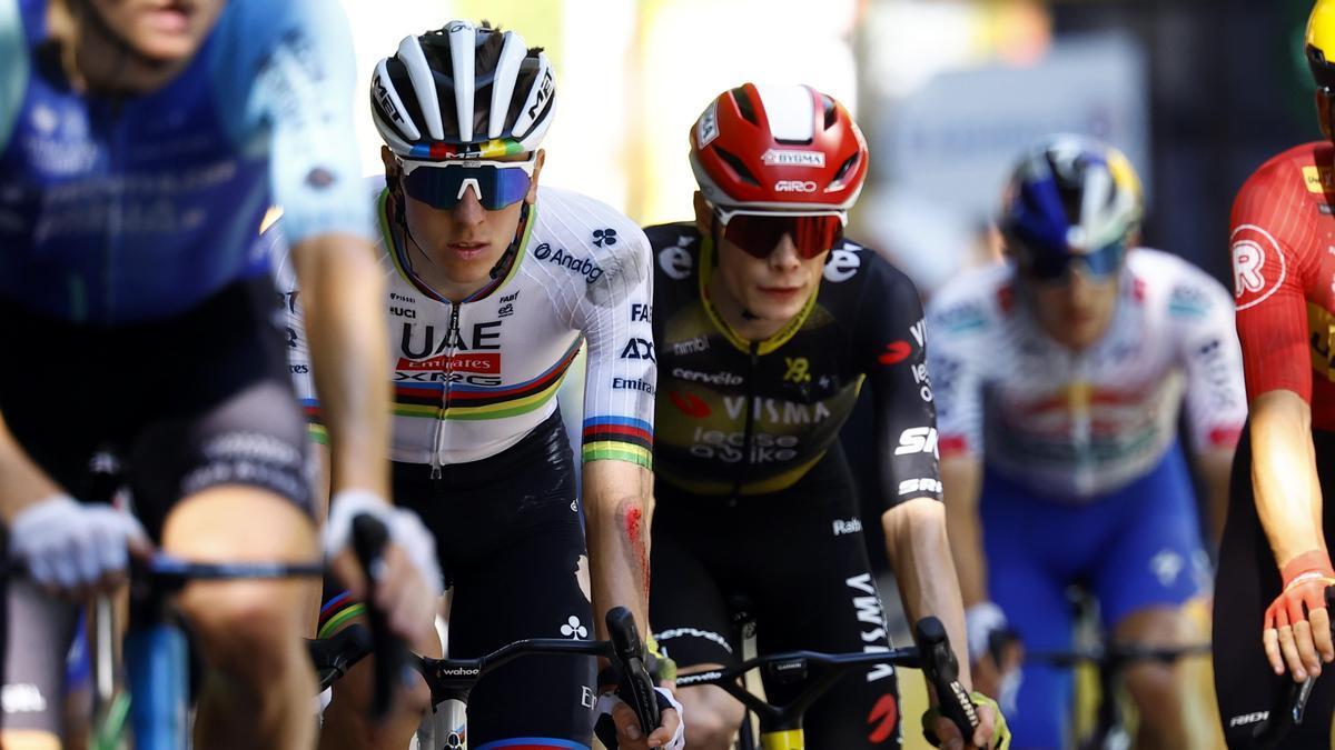 El esloveno, con el codo ensangrentado y el costado izquierdo raspado, en su llegada a meta.