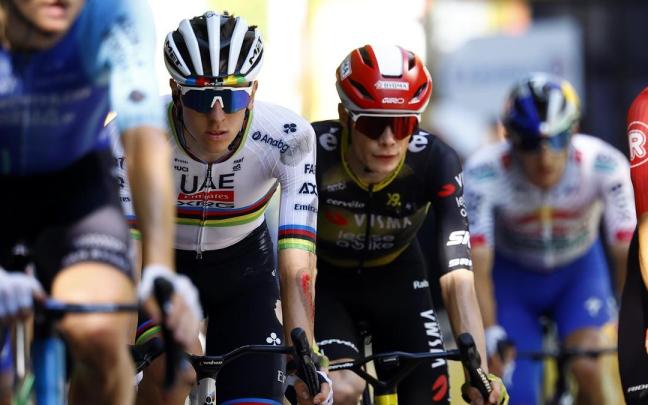 El esloveno, con el codo ensangrentado y el costado izquierdo raspado, en su llegada a meta.