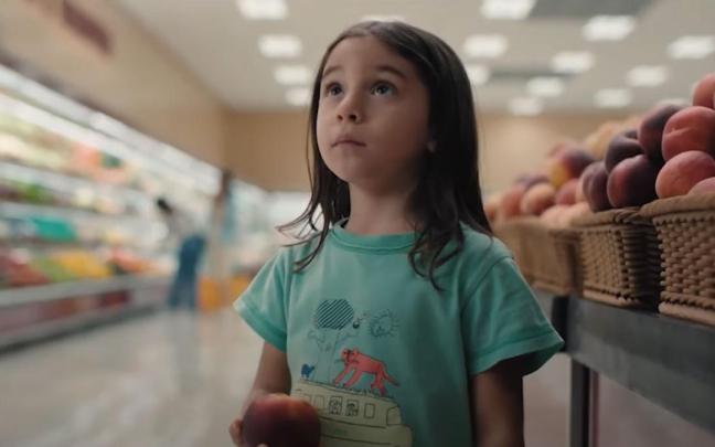 La niña protagonista del anuncio. La niña protagonista del anuncio.