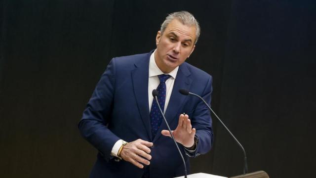 El portavoz de Vox en el Ayuntamiento de Madrid, Javier Ortega Smith, interviene durante el pleno.