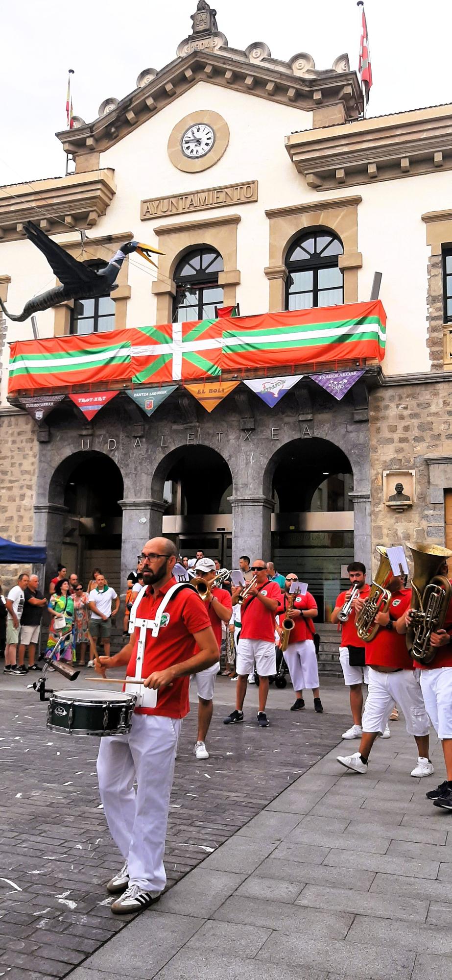Fanfarre BetiJai protagonizó la kalejira de las personas mayores