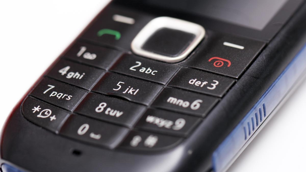 Los antiguos teléfonos móviles sin conexión a internet están encontrando una nueva oportunidad.