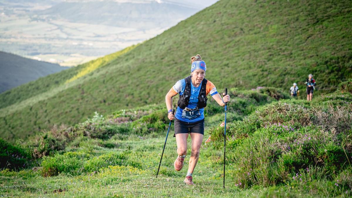 Mayi Mujika disputando una carrera.