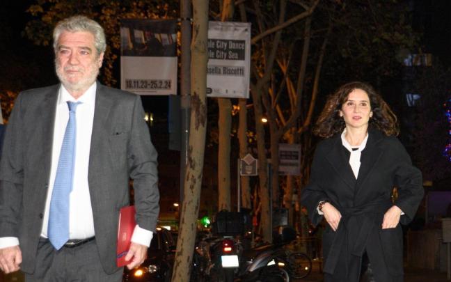 La presidenta de la Comunidad de Madrid, Isabel Díaz Ayuso, junto a su jefe de gabinete, Miguel Ángel Rodríguez. / EP La presidenta de la Comunidad de Madrid, Isabel Díaz Ayuso, junto a su jefe de gabinete, Miguel Ángel Rodríguez.
