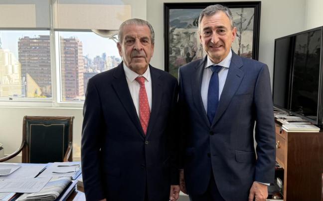 El expresidente de Chile Eduardo Frei y el líder del PNV, Aitor Esteban, ayer en Santiago