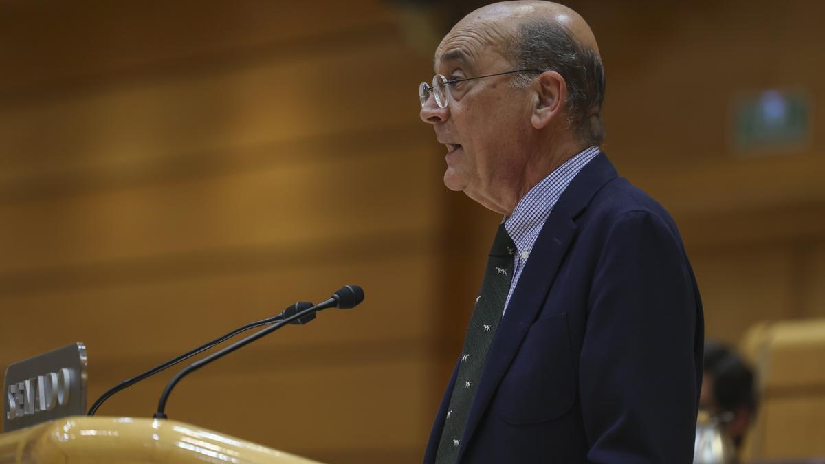 El diputado del PNV Mikel Legarda defendió el martes la necesidad de introducir 11 enmiendas a la Constitución