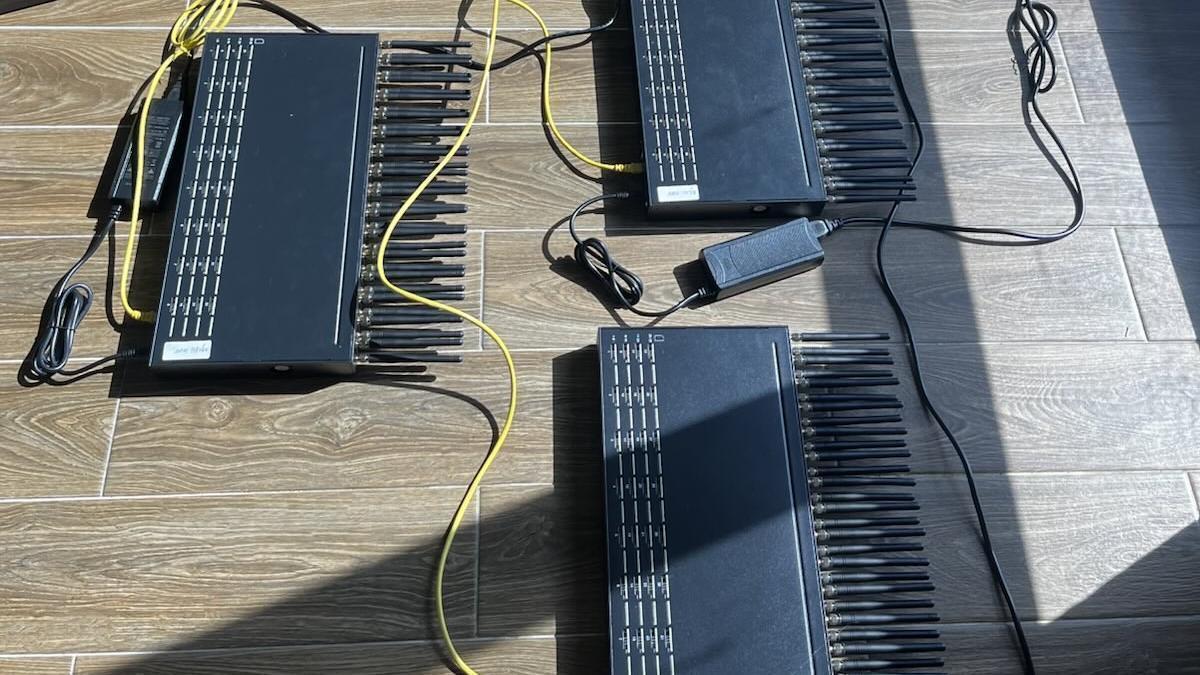 Parte de los dispositivos encontrados por el Servicio Secreto de Estados Unidos antes del inicio de la Asamblea General de Naciones Unidas.