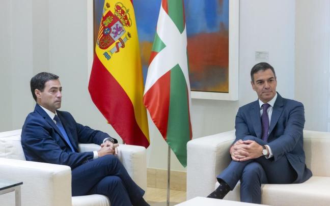 El lehendakari, Imanol Pradales, con el presidente español, Pedro Sánchez, en una reunión anterior en La Moncloa