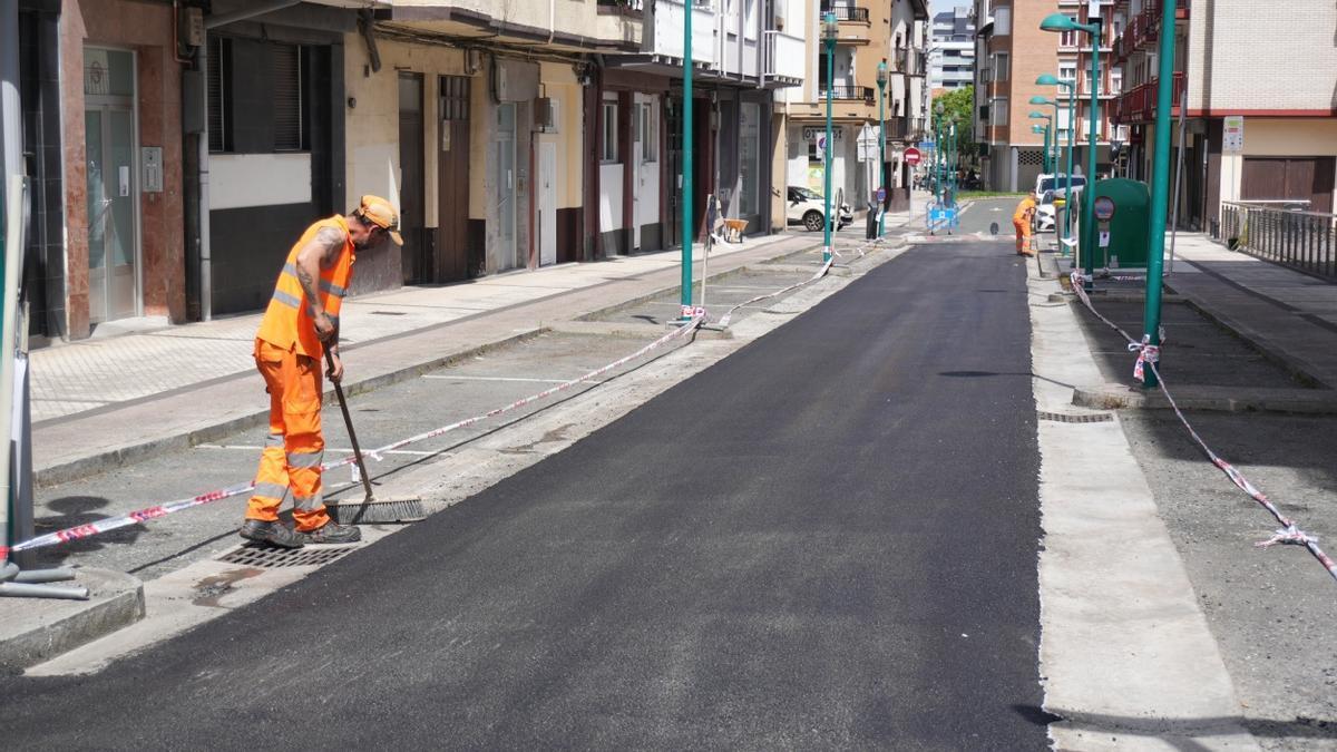 Trabajos de asfaltado en Goikale.
