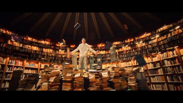 Gonzalo Pinillos, en el videoclip de 'Érase una vez' ('Once upon a time)', propuesta de España para EuroJunior 2025.