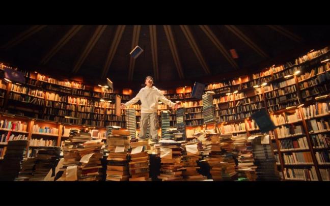 Gonzalo Pinillos, en el videoclip de 'Érase una vez' ('Once upon a time)', propuesta de España para EuroJunior 2025.