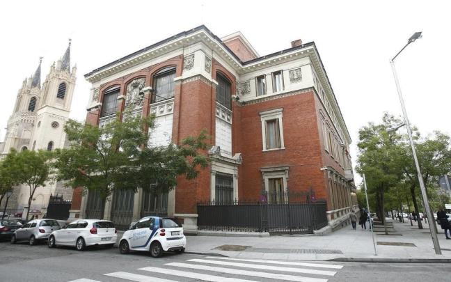 Edificio de la Real Academia Española de la Lengua. Edificio de la Real Academia Española de la Lengua.