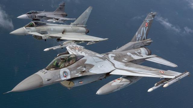 Varios cazas de la Fuerza Aérea de Reino Unido.