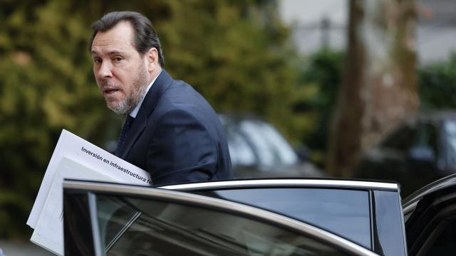 Óscar Puente a su llegada este jueves al Senado.