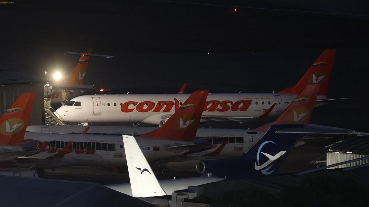 Aviones en la pista del aeropuerto internacional Simón Bolívar, en Caracas.
