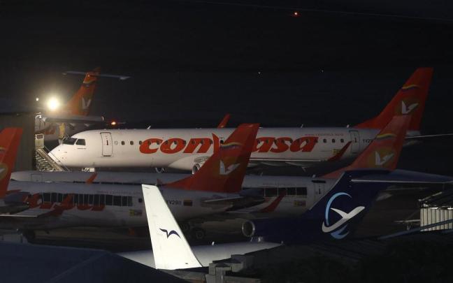 Aviones en la pista del aeropuerto internacional Simón Bolívar, en Caracas.