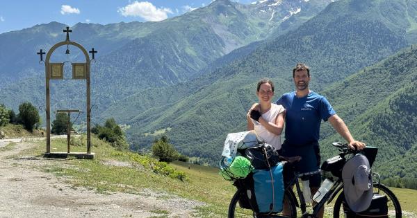 23 julio. Camino de Mestia, Georgia. Subiendo por el río Enguri a las montañas del Cáucaso.