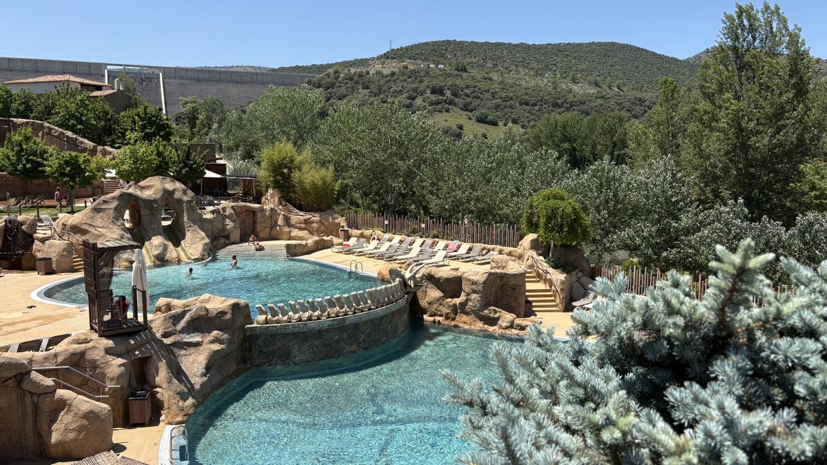 Vista de las piscinas de la Playa Cretácica.