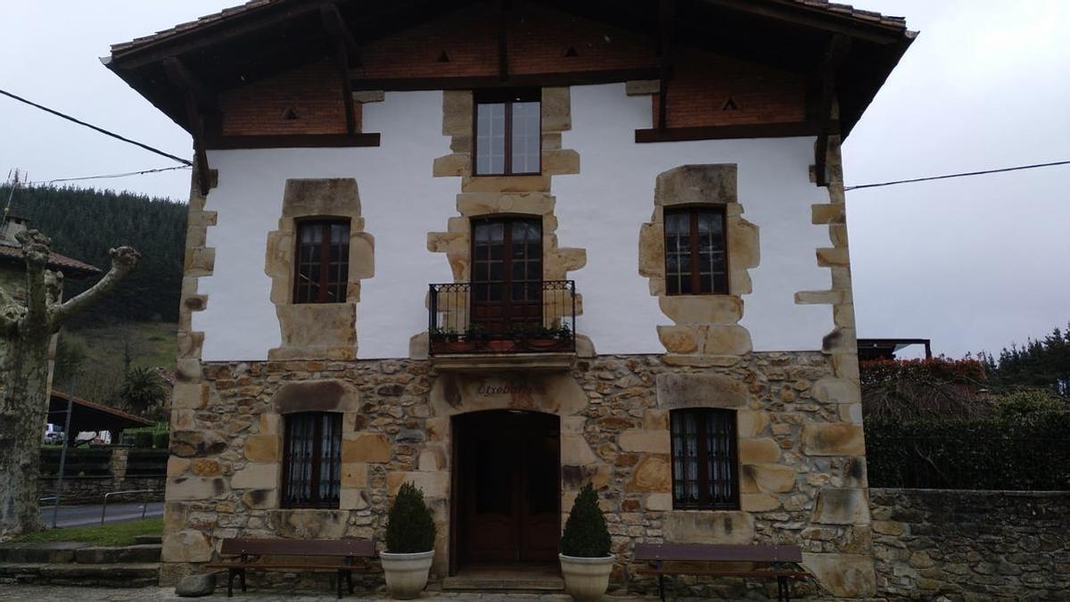 Fachada del Asador Etxebarri.