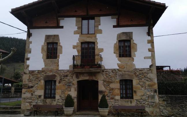 Fachada del Asador Etxebarri.