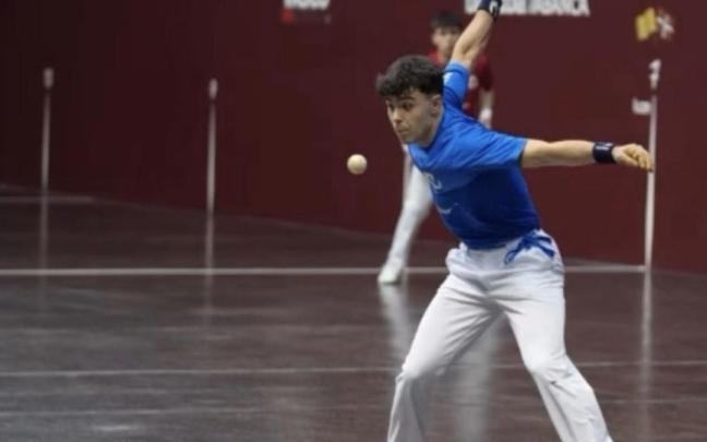 El pelotari elgoibartarra Iker Izagirre peleará por el billete para la final de parejas de la categoría promesas.