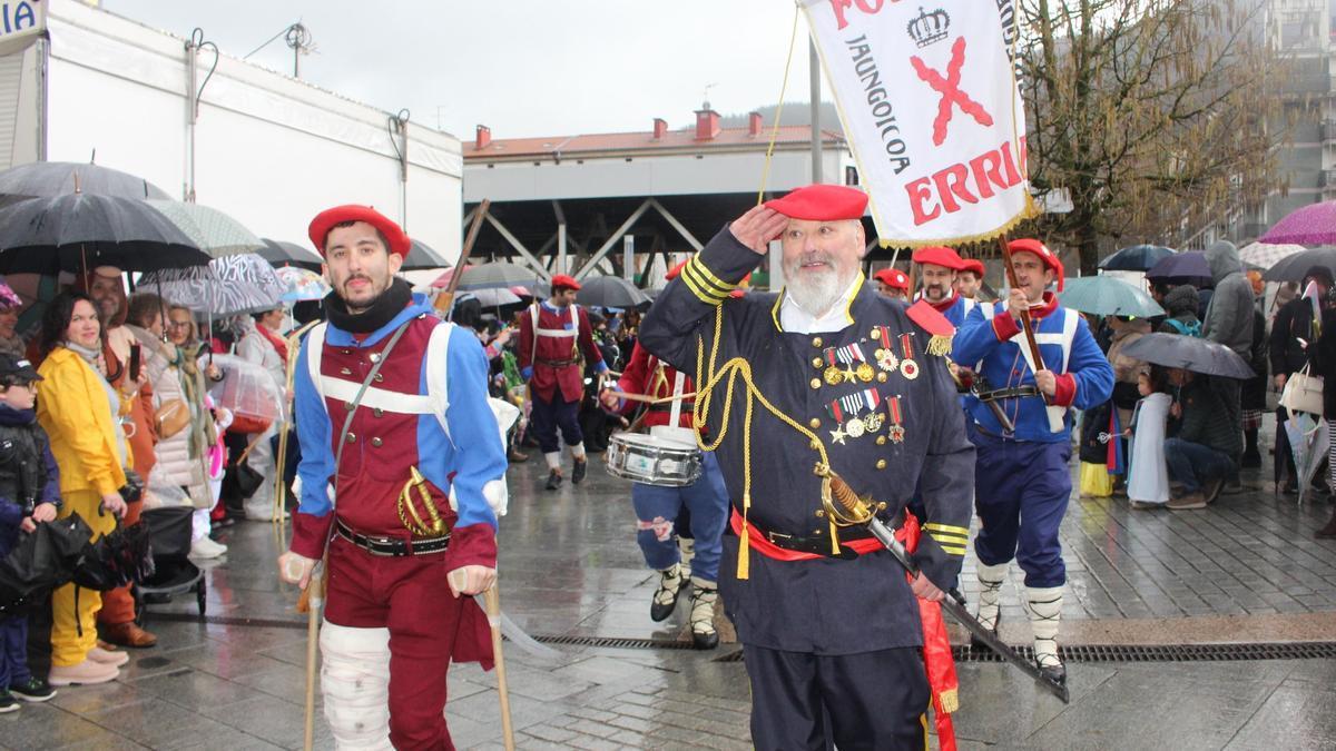 Carlos VII, las bailarinas de La Concha, la Tómbola Antojitos... en el Carnaval de Arrasate