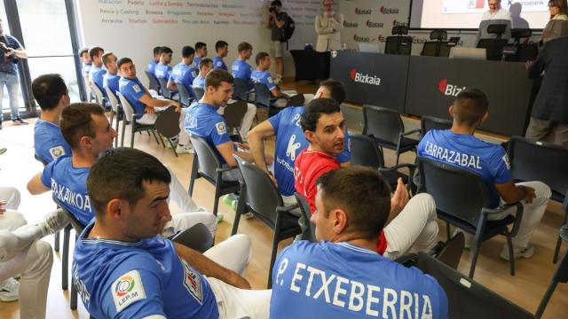 Los pelotaris, este lunes en la presentación del Cuatro y Medio.