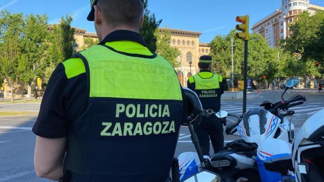Agentes de la Policía Local en Zaragoza.