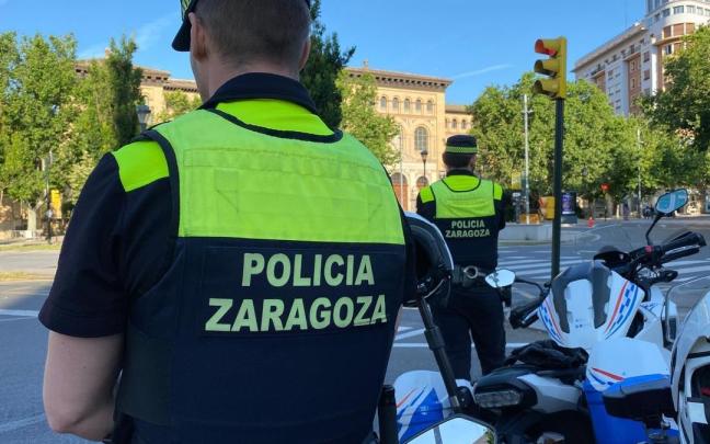 Agentes de la Policía Local en Zaragoza.