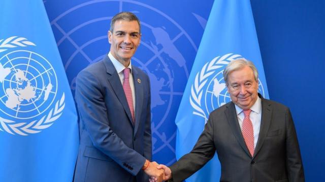 Pedro Sánchez y el secretario general de Naciones Unidas, António Guterres, se saludan en un anterior encuentro.