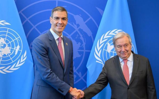 Pedro Sánchez y el secretario general de Naciones Unidas, António Guterres, se saludan en un anterior encuentro.