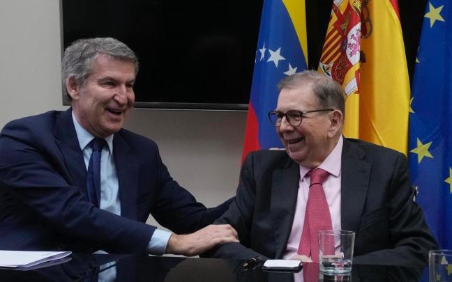 Feijóo, junto a Edmundo González.