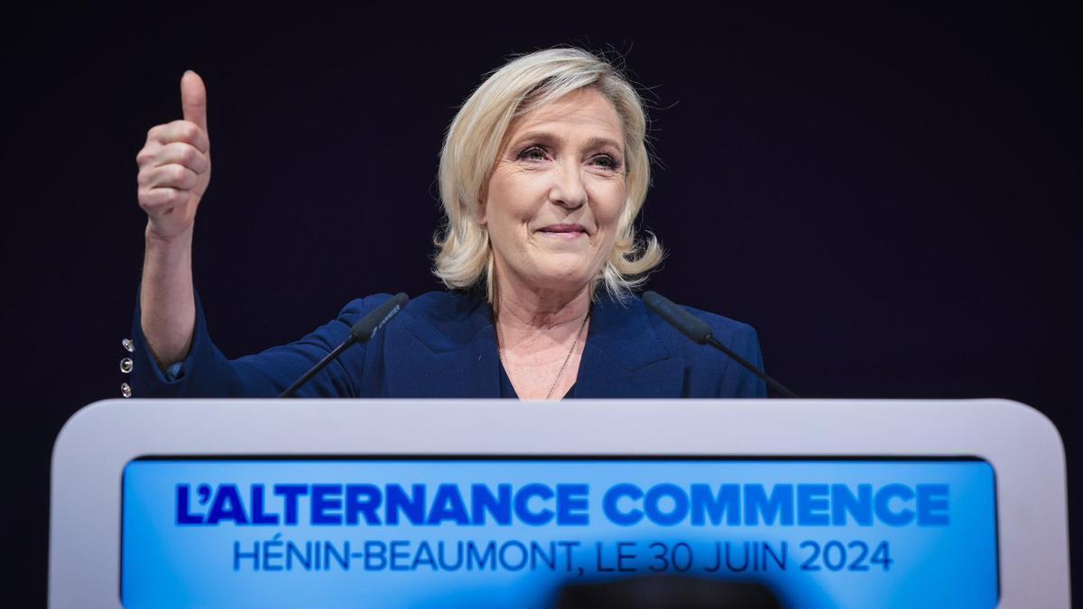 Marine Le Pen celebra la victoria de su formación en la primera vuelta de las elecciones francesas.